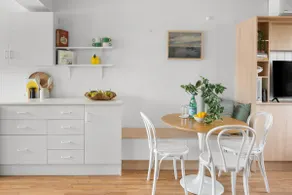 Broadway Escape—Sunny, Designer Beachside Retreat - Image 3