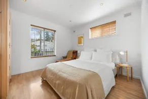Broadway Escape—Sunny, Designer Beachside Retreat - Image 5