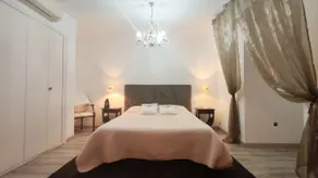 Cosy Orchid – Elegant Villa, Pool & Pyrenees - Image 5