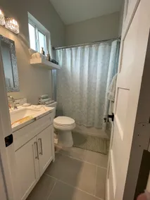 One bedroom guest suite with private entrance - Image 3