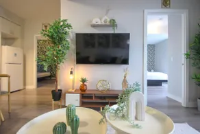 Safari Luxe 3 Bedroom Designer Condo Near Downtown - Image 3