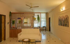 Avira - A cozy 1.5 bedroom flat • 5 mins to beach - Image 5