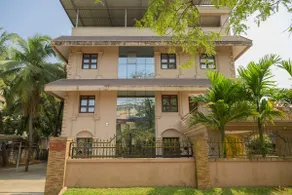 Avira - A cozy 1.5 bedroom flat • 5 mins to beach - Image 3
