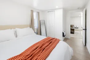 Spacious 1BR near stadium, Highlands Sq, & Sloan's - Image 5