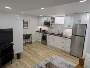 1 Bedroom Stylish Private Apt - Private Entrance - Image 3