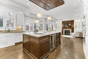 Stylish 3BR Stay • Fireplace • 2 Parking Spots - Image 2