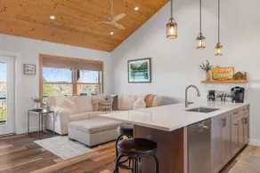 Longview lake cabin - Image 2