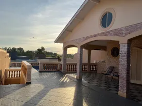 Entire house with pool and barbecue area - Image 4