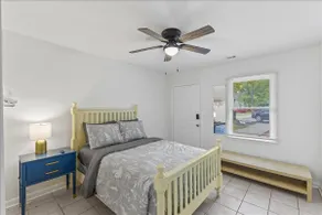 Stylish 2BR Stay for 6: Monthly Discount - Image 3
