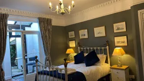 The Garden Flat - Newly Refurbished Throughout - Image 2
