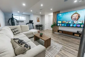Vivian’s Place – Stylish Business & Leisure Suite - Image 5