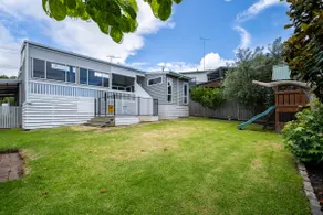 550m to Beach, SPA and Large Backyard , Sleep 9 - Image 3