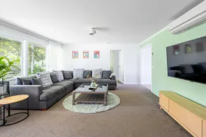 550m to Beach, SPA and Large Backyard , Sleep 9 - Image 2