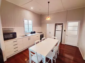 Golden Gympie Family Getaway-pet friendly - Image 4