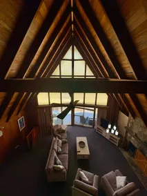 Lodge on the Lake - Image 2