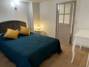 Beautiful townhouse tastefully decorated - Image 4