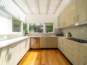 Coastal 4BR Home for 10 with Garden and Garage - Image 4