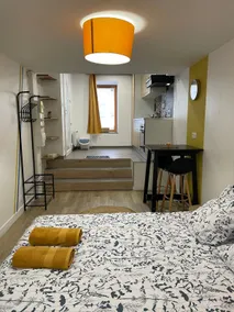 L'Escale Lavalloise – Studio - Station 3 min walk - Image 2