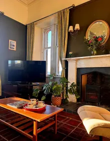 Victorian Apartment with Sea Views - Image 4