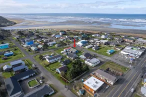 Salty Dog Beach House walk to beach! Dog friendly! - Image 3