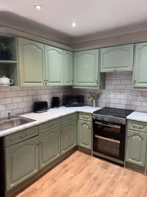 Quirky 2BR Wonky House w/ Garden & Netflix - Image 4