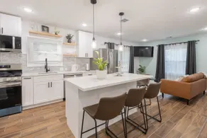 Modern 5BR • Near NRG • Free Parking - Image 2