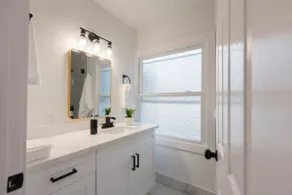 Modern 5BR • Near NRG • Free Parking - Image 5