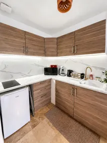 César Room – station & center 2 min away - Image 3