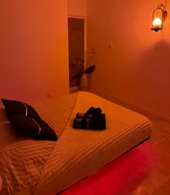 César Room – station & center 2 min away - Image 5