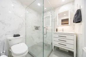 14 Seat dinning Spacious 5 bed | 1-min Westmount - Image 5