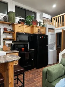 The Dog House (tiny house perfect for him or her) - Image 2