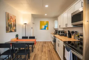 Charming & Modern Apt 4 Min Walk to UIUC/Carle/DT - Image 3