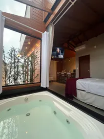 Romantic Chalet with Hot Tub | Self Check-in – Tubarão - Image 2