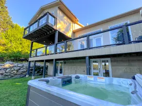 Baptiste Lake Luxury Retreat - Image 2