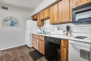 Quiet Private Suite • Free Parking + Fast WiFi - Image 3