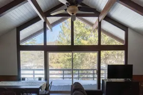 The Upstairs: Catskills Dog-Friendly Getaway - Image 4
