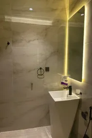 Modern Hotel Studio - Image 3