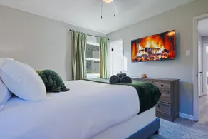 Parkside Retreat for Families & Groups | Sleeps 11 - Image 4