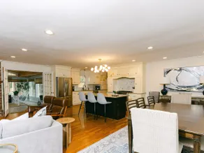 5BR/3BATH Comfort-Spacious Home w/Sunroom - Image 3