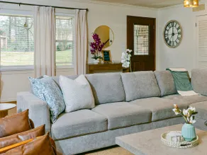 5BR/3BATH Comfort-Spacious Home w/Sunroom - Image 5