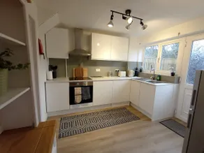 Bicester 3 Bed Stay with Parking - Image 2