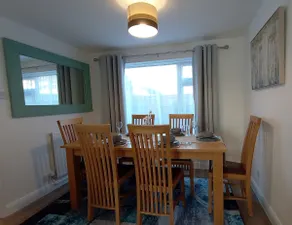Bicester 3 Bed Stay with Parking - Image 3