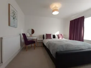 Bicester 3 Bed Stay with Parking - Image 4