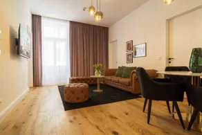 Vibrant & Radiant Oasis in the Creative 7th District - Image 3