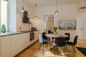 Stylish, exclusive retreat near downtown - Image 4