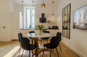 Stylish, exclusive retreat near downtown - Image 3
