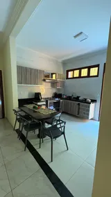 House with 4 en-suites, 6 bathrooms, leisure area, garage - Image 2