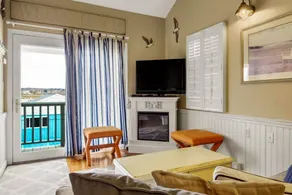 1BR Inviting beachfront retreat w/ Wifi & Balcony - Image 3