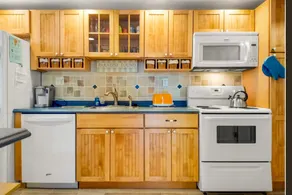 1BR Inviting beachfront retreat w/ Wifi & Balcony - Image 5