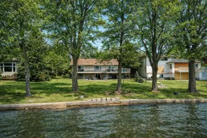 The Shore View-Waterfront|Sunset Views| King Bed - Image 3